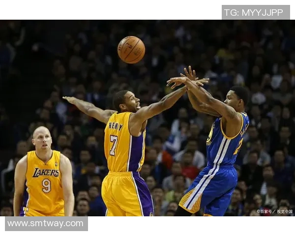 2015年NBA季后赛老鹰与黄蜂的激烈对决回顾与分析 2015年NBA季后赛老鹰与黄蜂的激烈对决回顾与分析