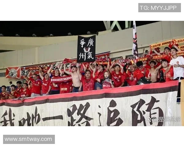 东方与恒大球迷激情对抗视频精彩回顾展现足球文化的碰撞与热情 东方与恒大球迷激情对抗视频精彩回顾展现足球文化的碰撞与热情