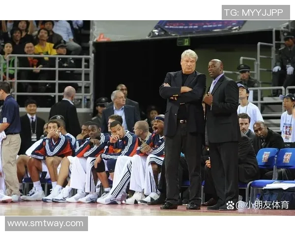 勇士与尼克斯全场激战回顾球星表现与战术分析一览 勇士与尼克斯全场激战回顾球星表现与战术分析一览