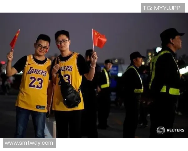 篮网与湖人激战中国赛球迷热情高涨期待精彩对决